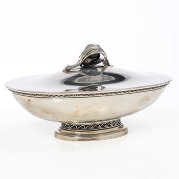 Eric Råström, lockskål, silver, Stockholm 1917, samt sked, J E Skreij, Falun 1927.