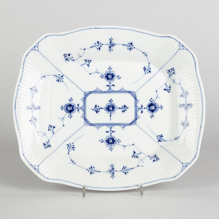 A 'Blue Fluted Plain' porcelain serving dish, Royal Copenhagen, model 359, 1898-1923.