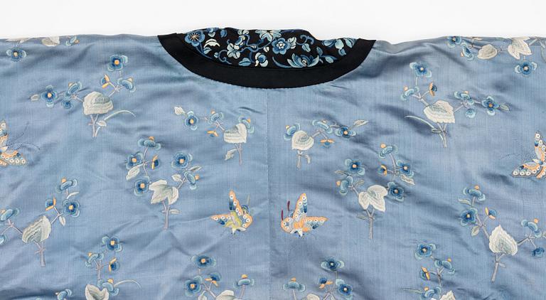 A lavender blue embroidered silk female informal robe, late Qing dynasty, 19th century.