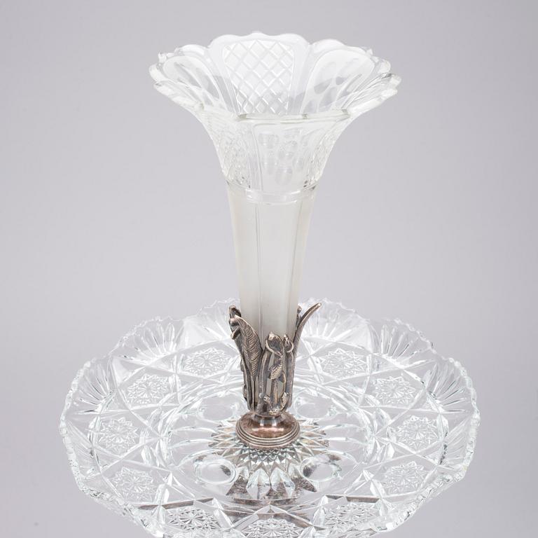 PRAKTSKÅL / UPPSATSSKÅL MED VAS, glas, försilvrad mässing och metall, 1800-talets slut och 1900-tal.