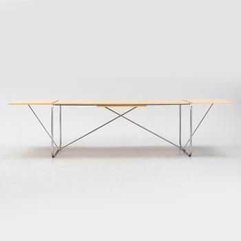 Niels Jørgen Haugesen, a model '4750' dining table from Fritz Hansen, Denmark 1988.