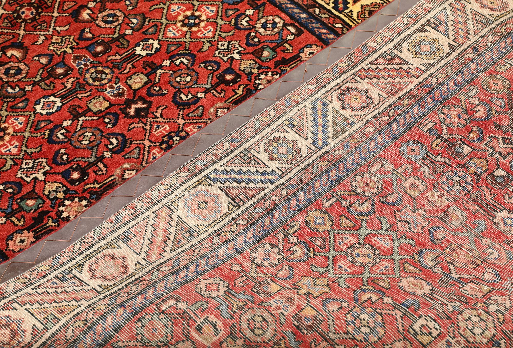 A Hamadan runner, approx. 453 x 120 cm.