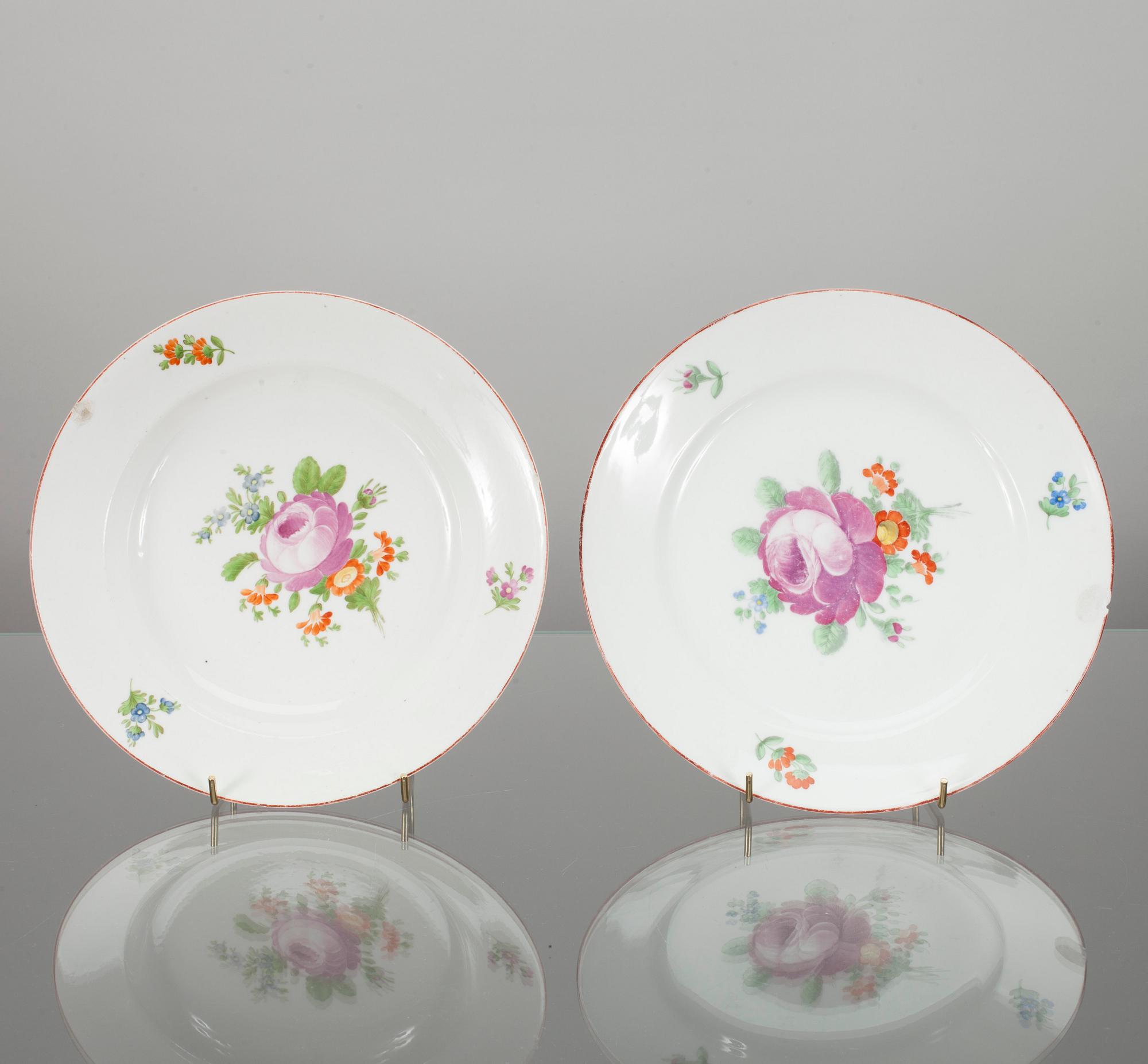 TALLRIKAR, 2 st, porslin, möjligen Ryssland sekelskiftet 1700/1800-tal.