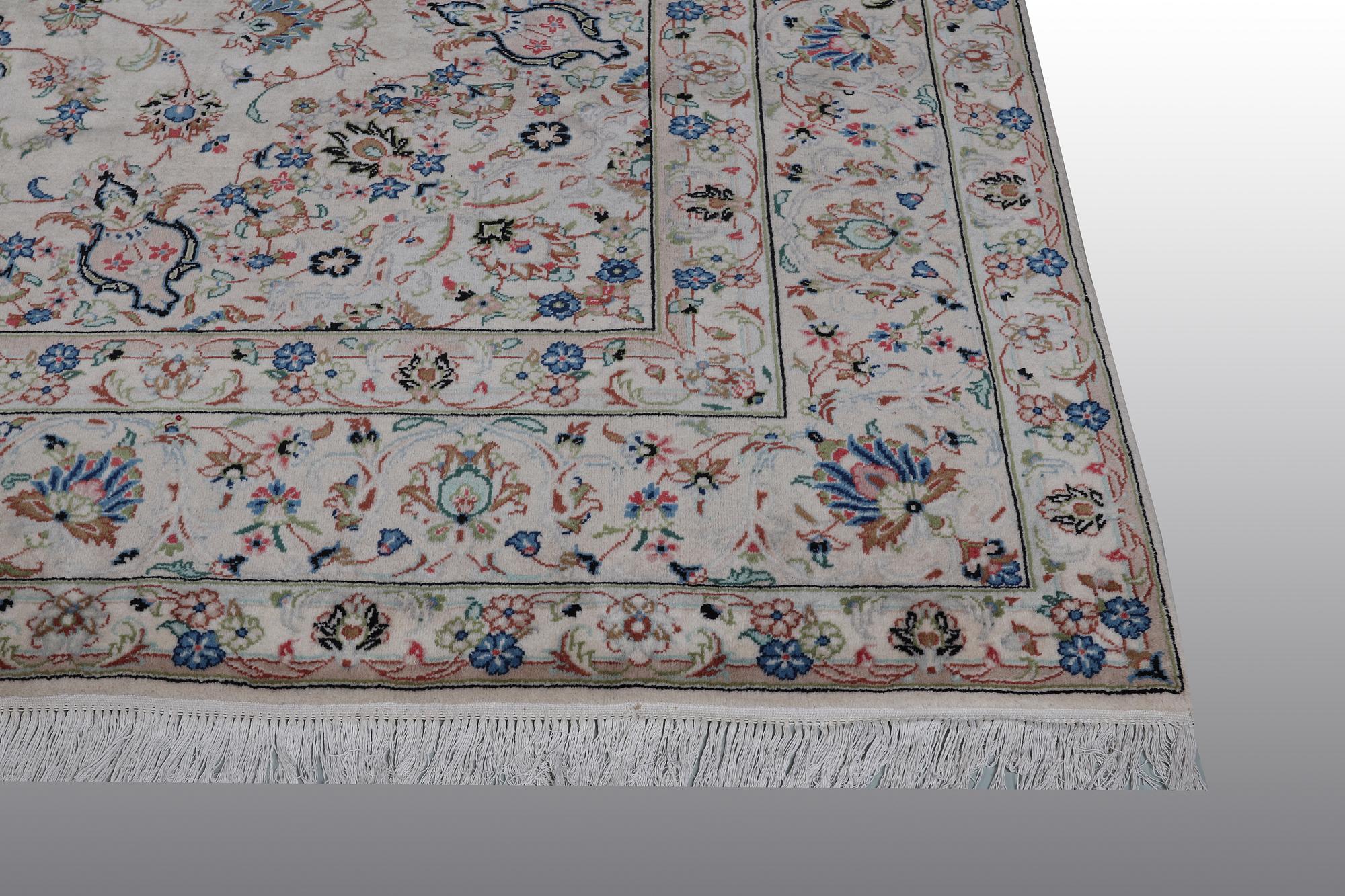 A CARPET, Kashan, signerad Kashan Frothan, ca 390 x 295 cm.