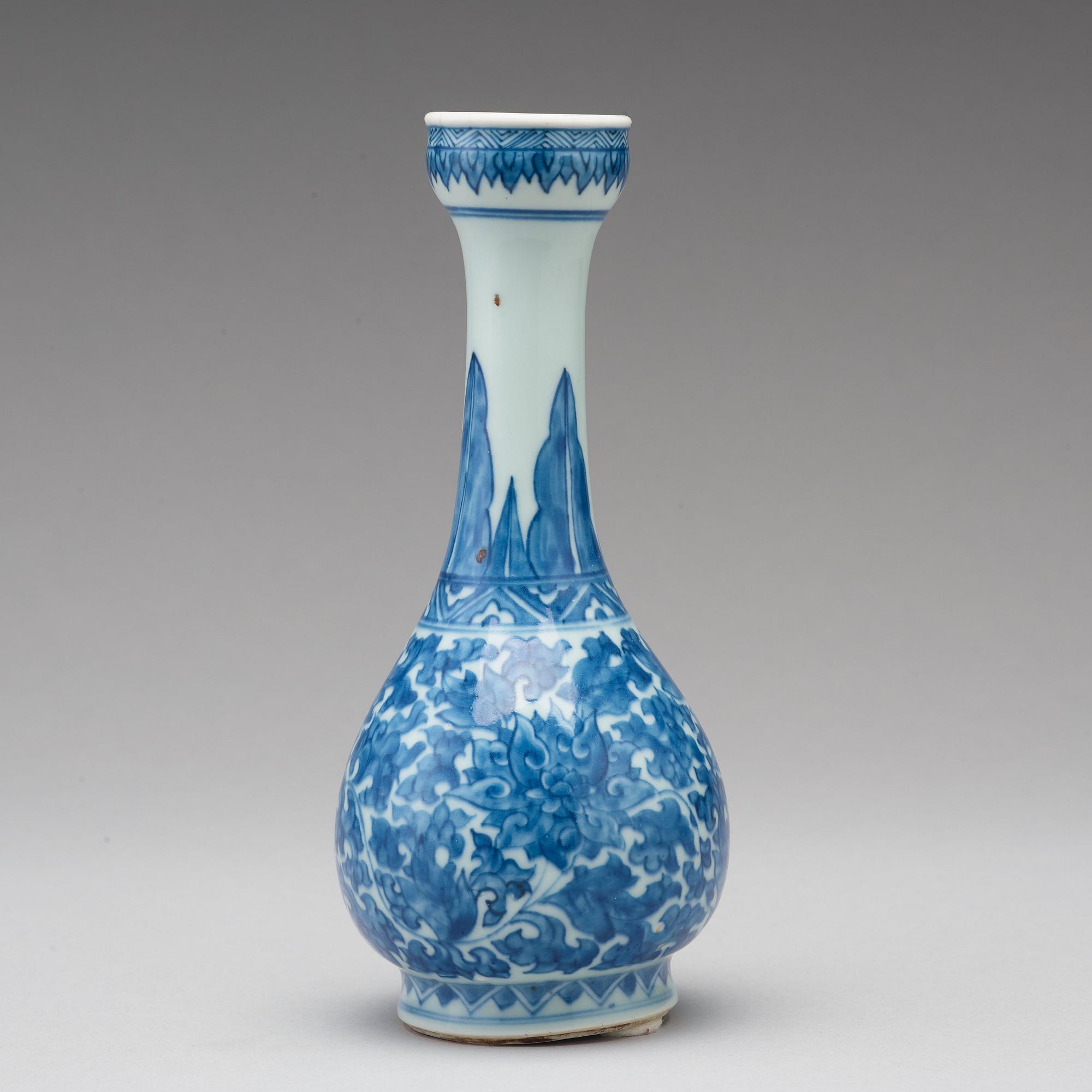 VAS, porslin. Qingdynastin, Kangxi (1662-1722).