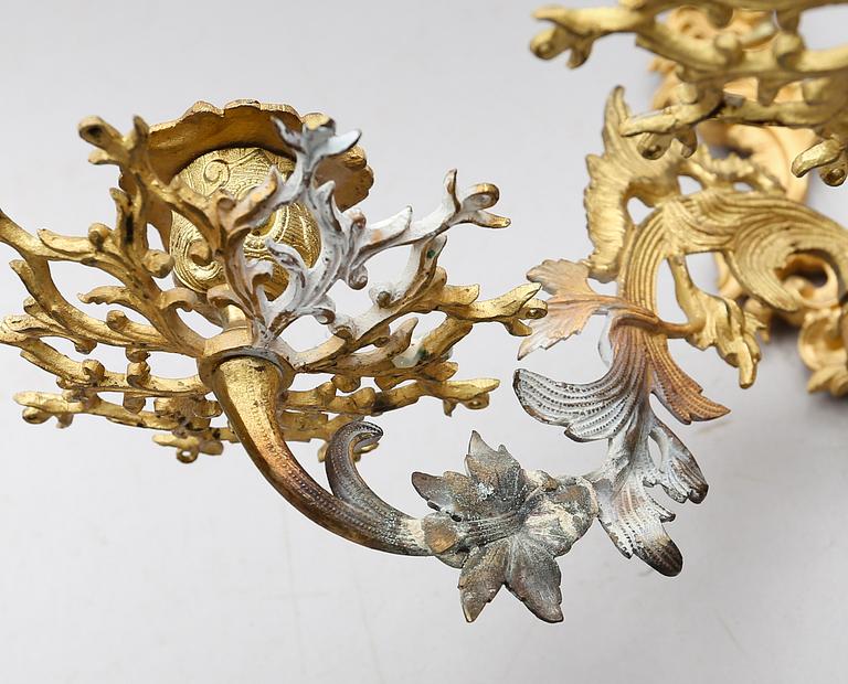 VÄGGLAMPETTER, 1 par, förgylld brons, 1800-talets andra hälft.