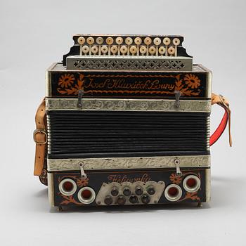 A 20th century accordion by Josef Hlaváček Louny. - Bukowskis