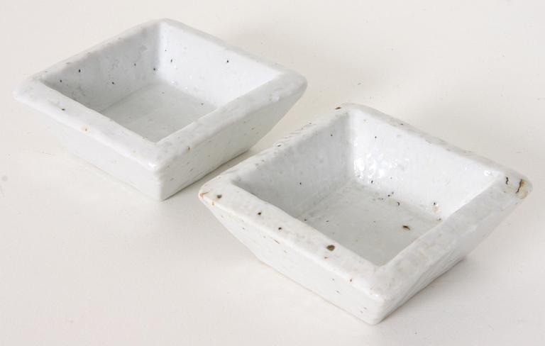 SALTKAR, ett par, chamotterat stengods, Gunnar Nylund, Rörstrand.