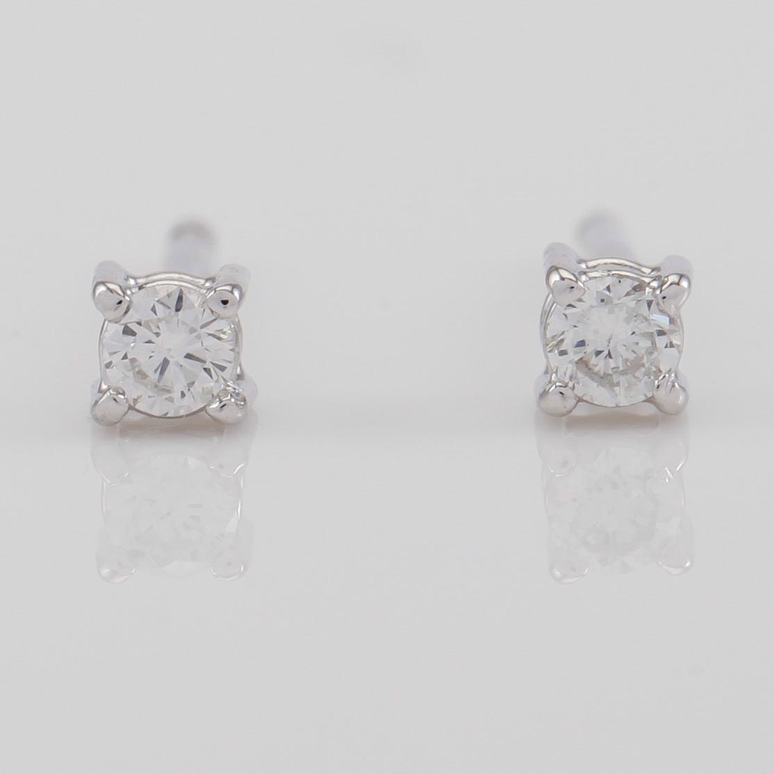 ÖRHÄNGEN, 1 par, 18K vitguld och diamanter tot ca 0.12 ct.