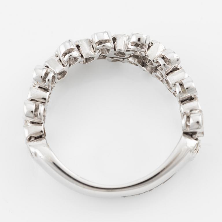 Ring in 18K white gold set with brilliant-cut diamonds, Salvini.