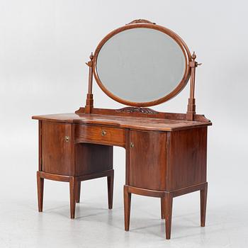 A mahogany veneered dressing table with a mirror, early 20th Century.