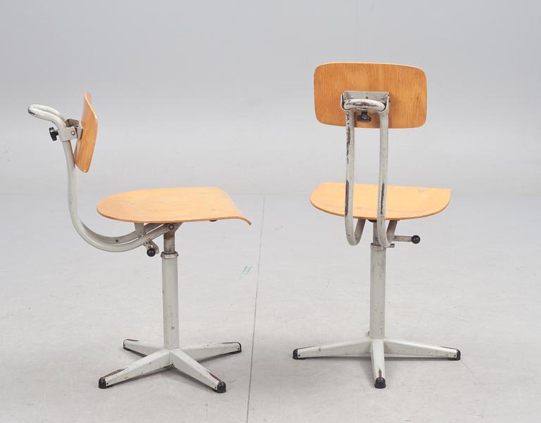 ARBETSSTOLAR, 2 st, 1900-talets mitt.