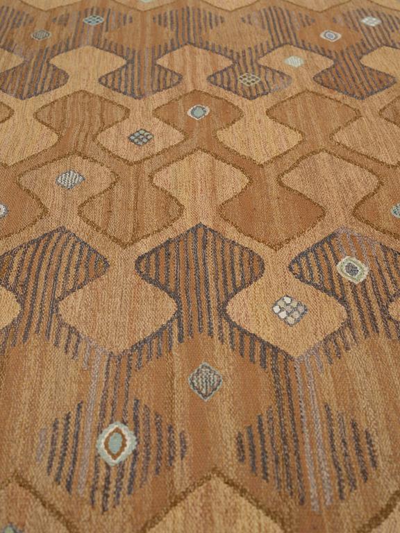 Barbro Nilsson, A carpet, "Finspong, lättbrun" ("Kringelikroka"), flat weave, ca 298 x 203-204 cm, signed AB MMF BN.