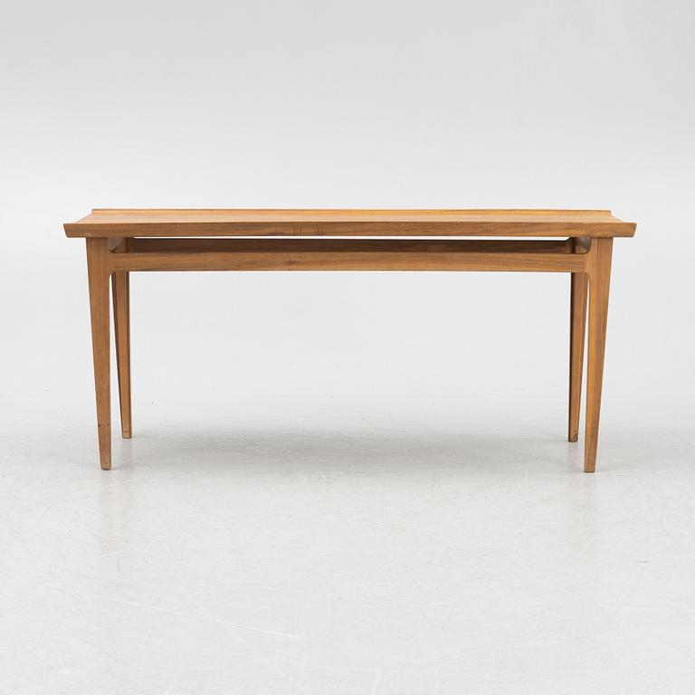 Finn Juhl, a walnut coffee table, mid 20th century.