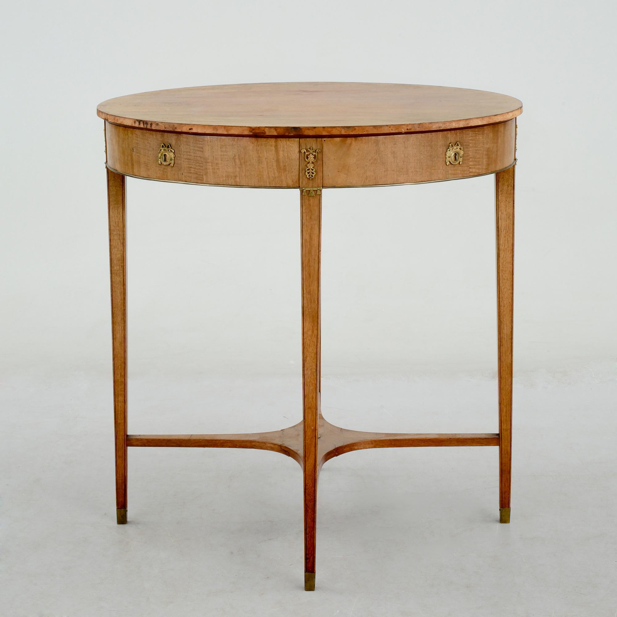 SALONGSBORD. Sengustaviansk stil, 1800-tal.