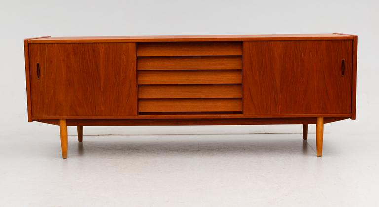 SIDEBOARD, "Trio", Nils Johnsson, Troeds, Bra Bohag, Bjärnum, 1900-talets andra hälft.