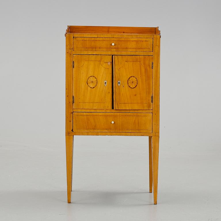 POTTSKÅP, Karl-Johan/sengustavianskt, tidigt 1800-tal.