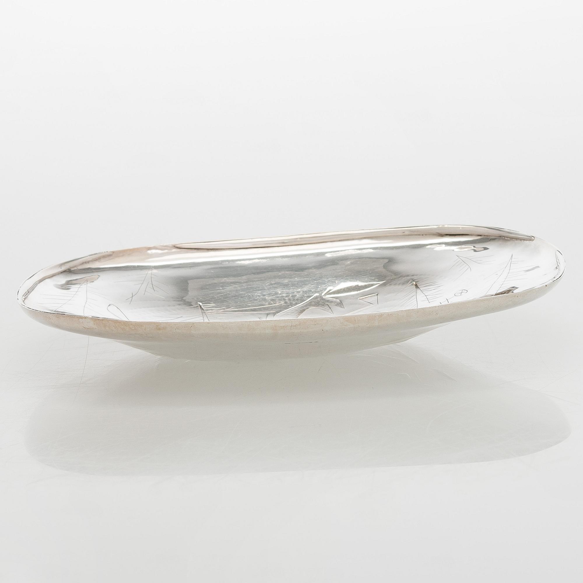 Tapio Wirkkala, Fat, silver, "Björnjakt", Tillander, Helsingfors 1951.