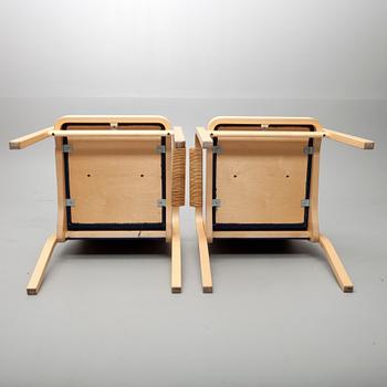 KARMSTOLAR, ett par, modell 45, Alvar Aalto, Artek. Modellen formgiven 1947.