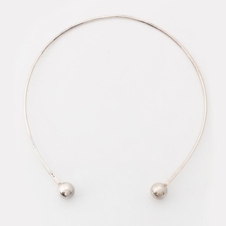 A Bengt Hallberg silver necklace.