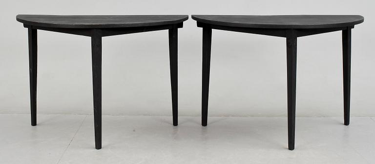 HALVMÅNEBORD, ett par, 1800-tal.