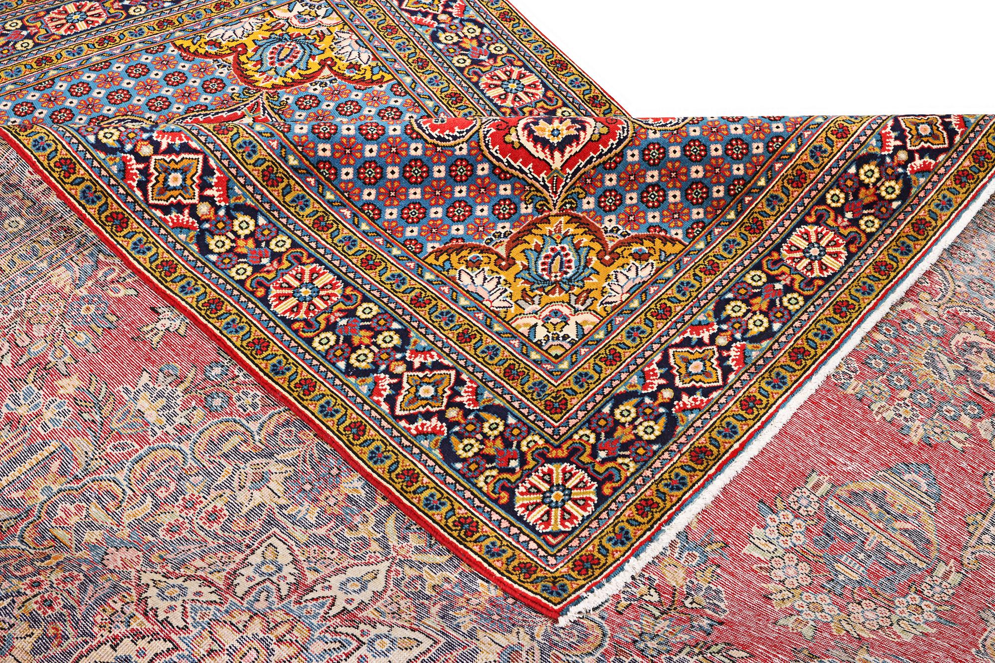 A Golpaygan carpet, c. 320 x 210 cm.