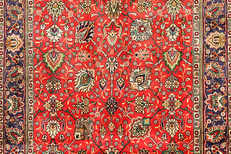 Carpet, Tabriz, approx 254 x 198 cm.