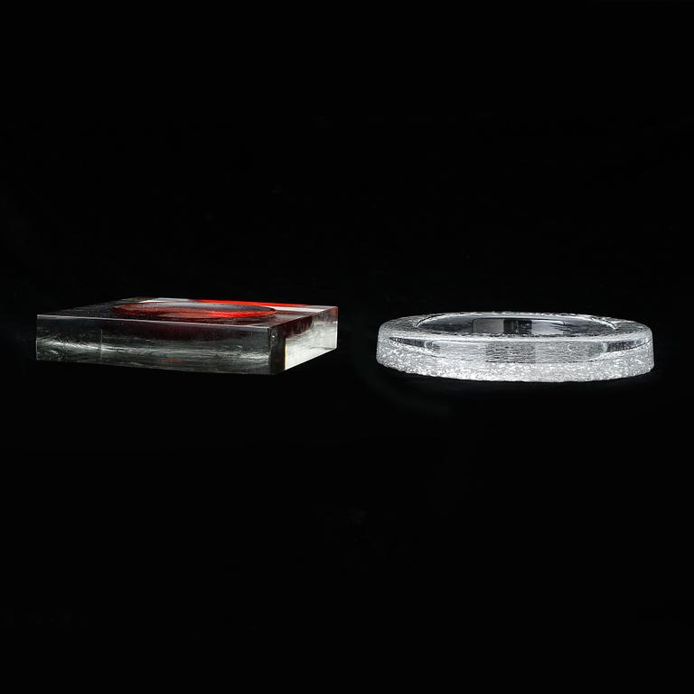 FAT, 2 st, glas, Venini, Italien, respektive Iittala, Finland, 1900-talets andra hälft.