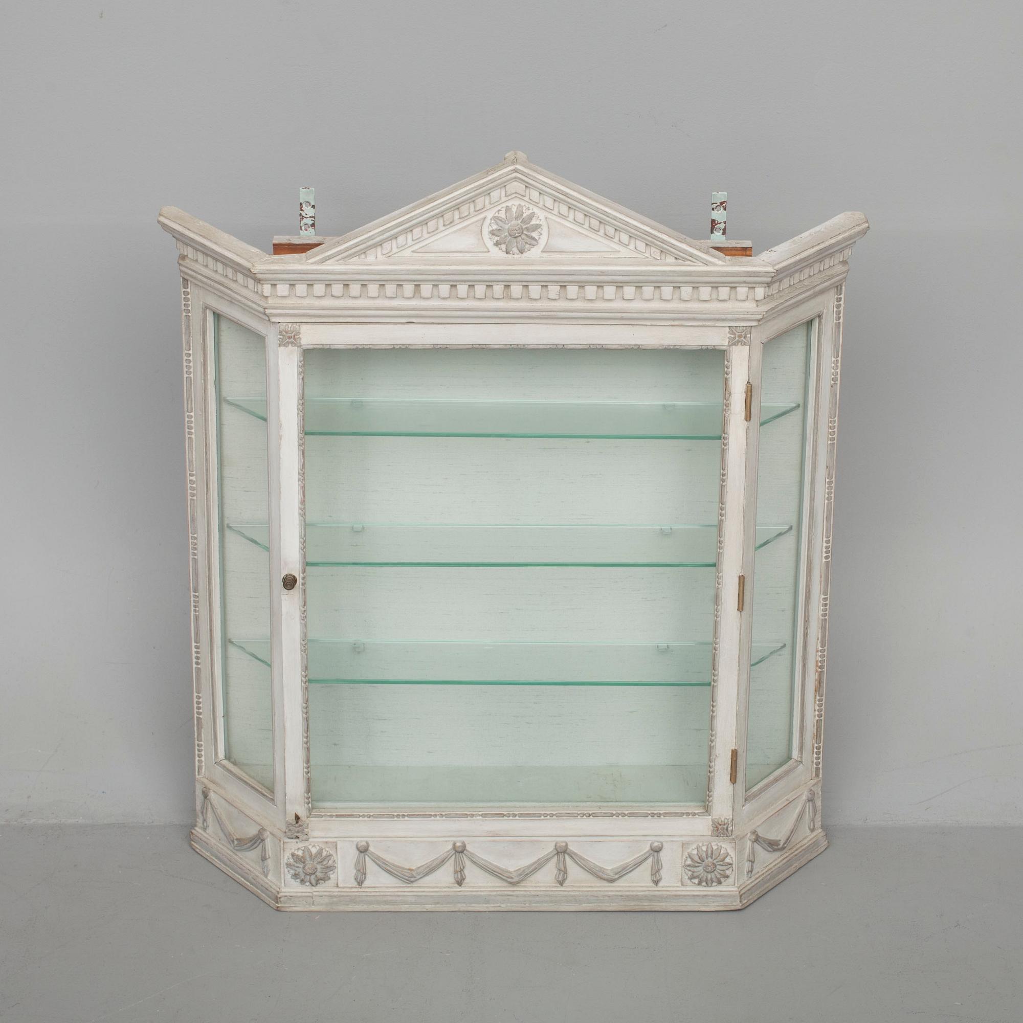 VITRIN, gustaviansk stil, 1900-tal.