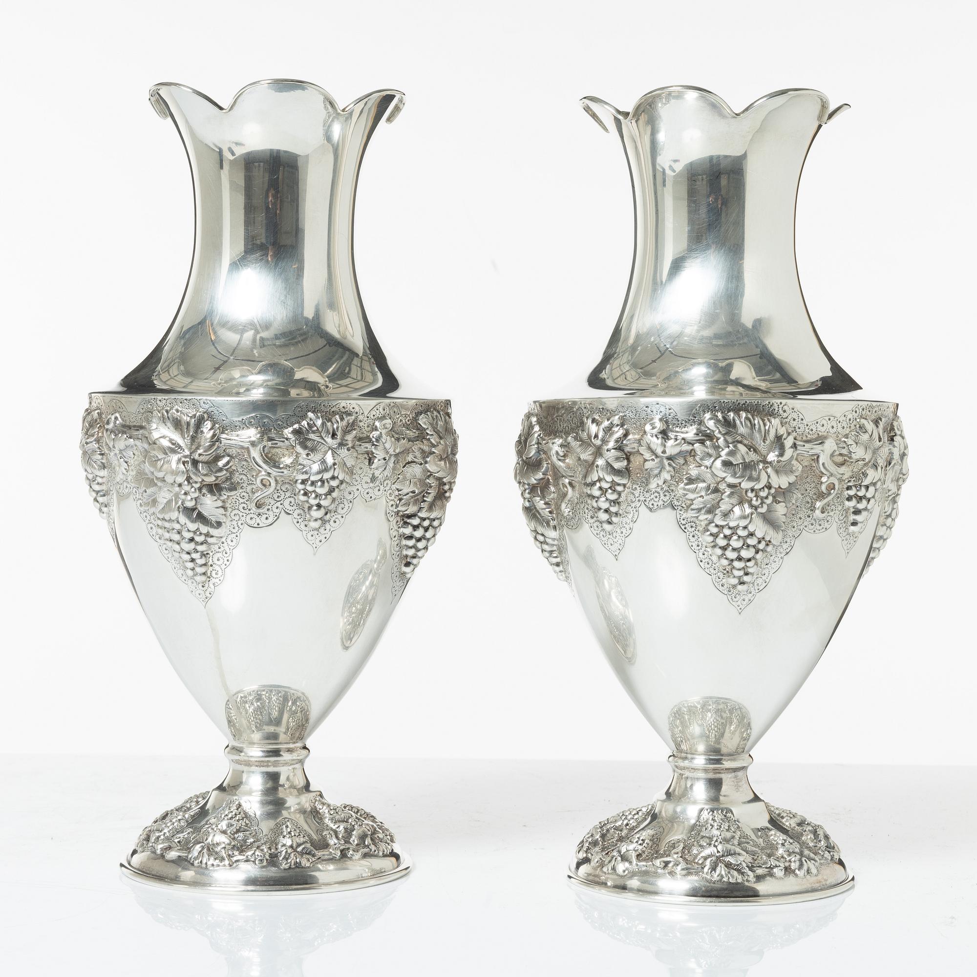 Praktvaser, ett par, sterling silver, 1900-tal.