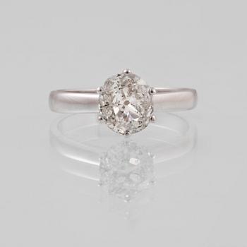 RING, 18K vitguld med äldre briljantslipad diamant ca 1.30 ct. Vikt 3,1 gram.