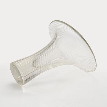 Tapio Wirkkala, maljakko, lasia, ”Kantarelli”, signeerattu Tapio Wirkkala Iittala.