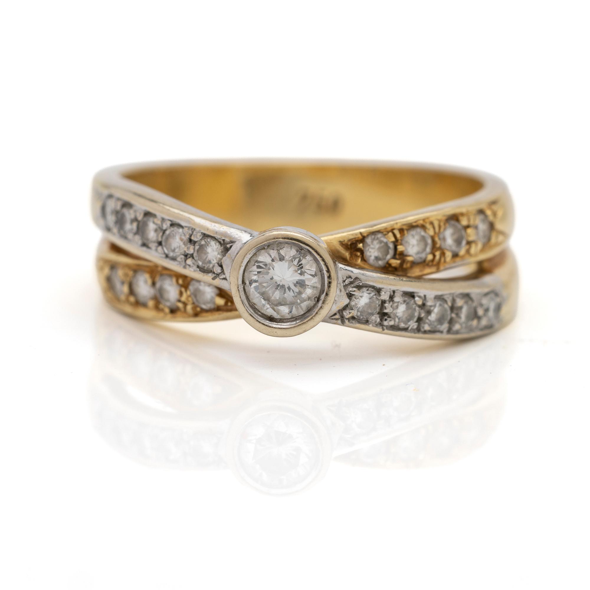 Ring, 18K guld samt diamanter.