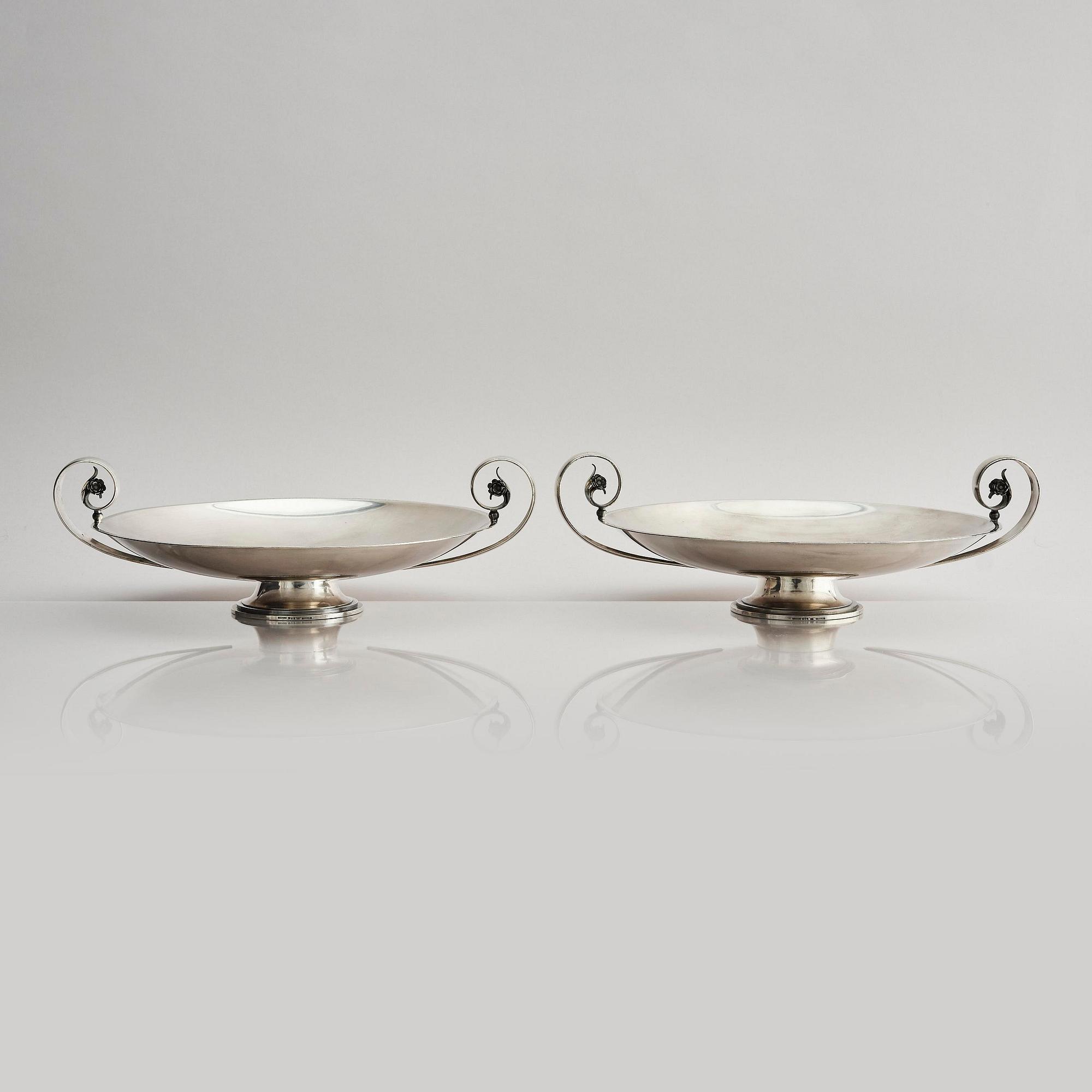Two sterling silver bowls with handles, Atelier Borgila, designed by Erik Fleming, Stockholm 1930.