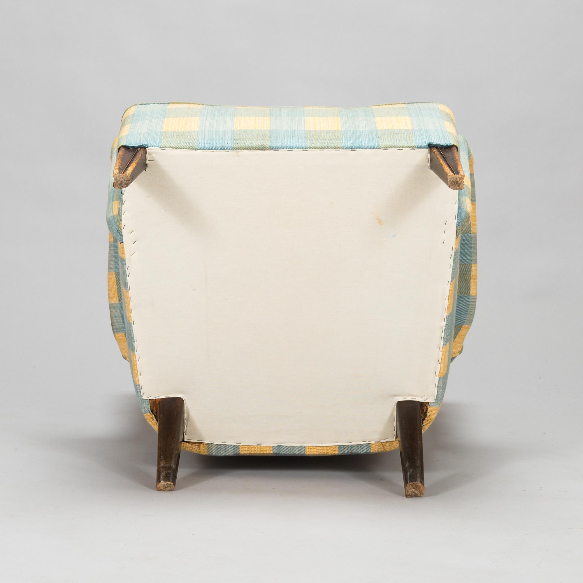 A 1950's arm chair.