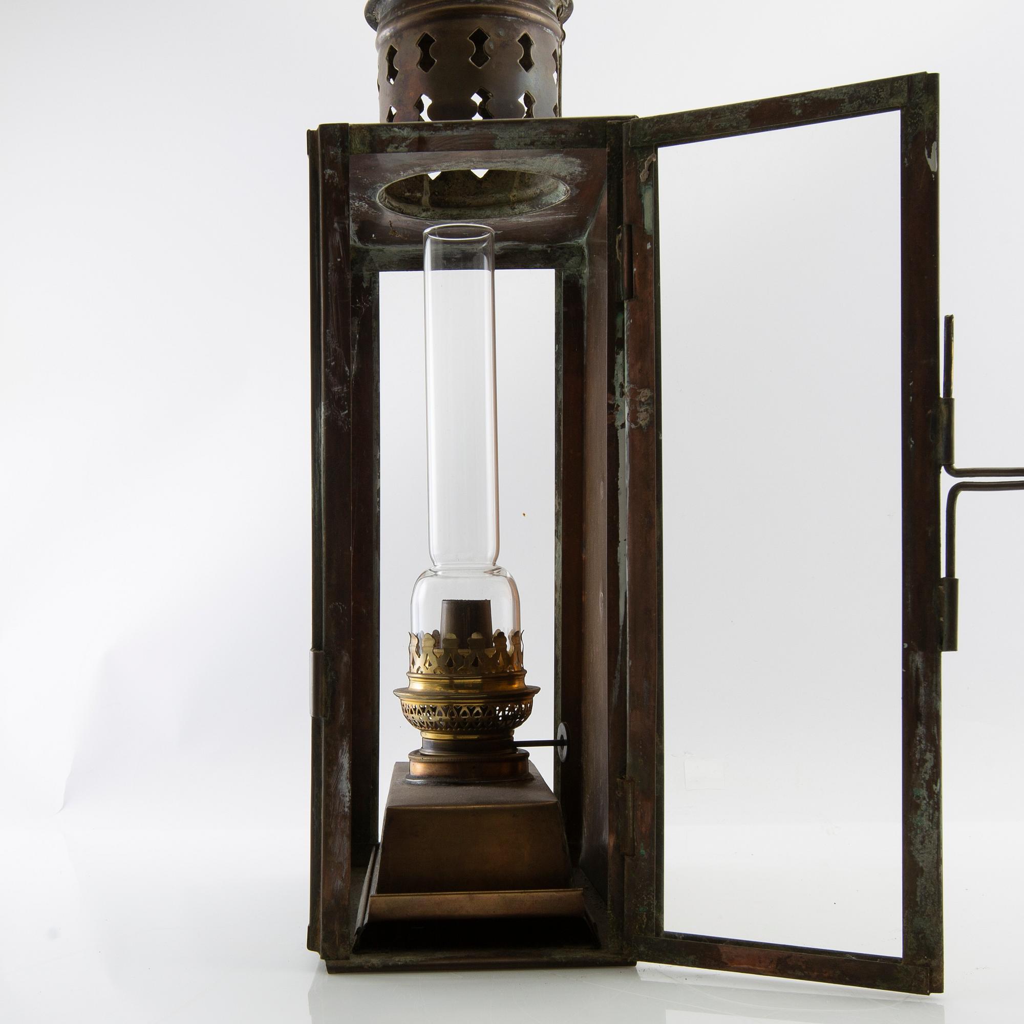 Spotlight, first half of the 20th century.