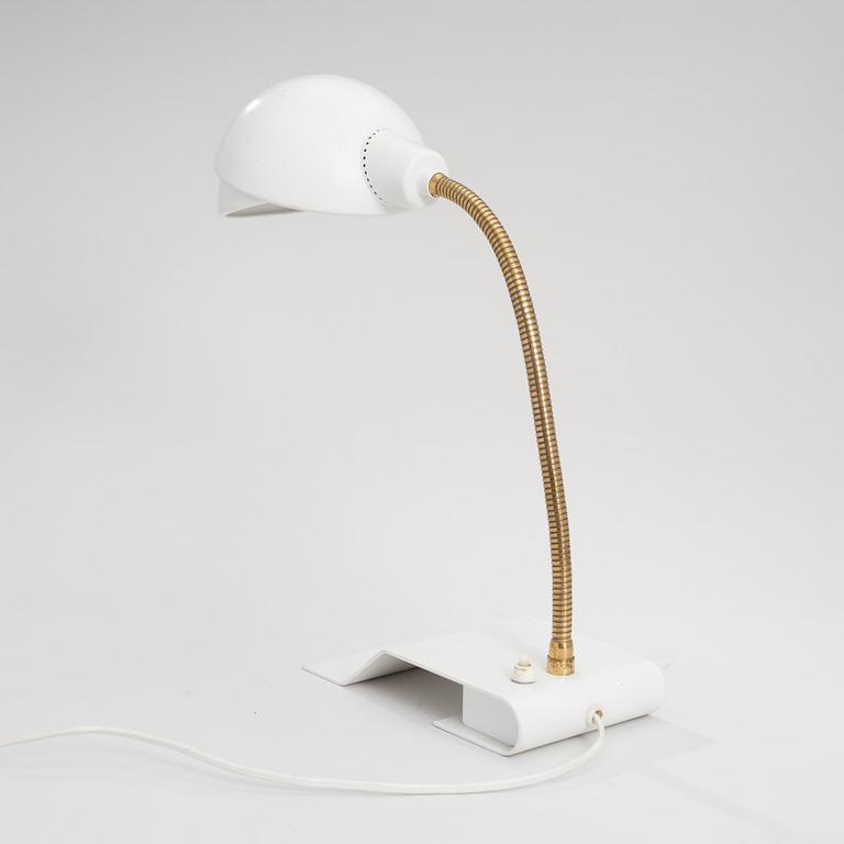 ALVAR AALTO, TABLE LAMP, A 703. Manufactured by Valaistustyö. 1950s.