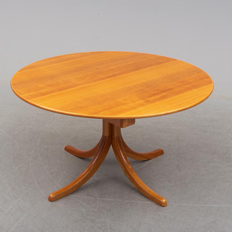 A '771' dining table by Josef Frank, Firma Svenskt Tenn.