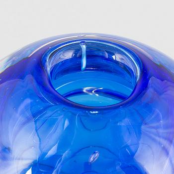 Lars Hellsten, a 'Blue Wave' glass vase, Orrefors/Fyrklövern 2001.