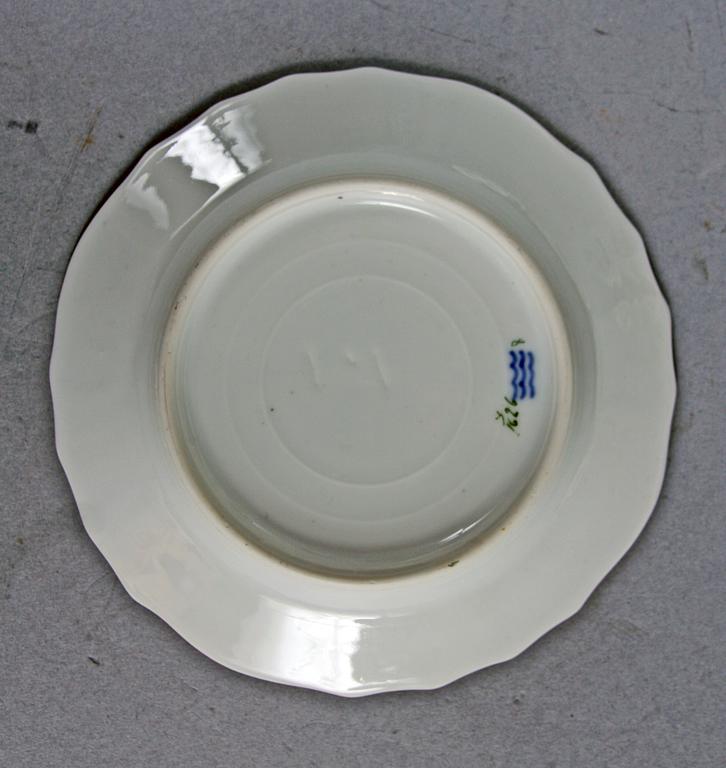MATSERVIS, 68 delar, porslin, "Sachsisk blomst", Royal Copenhagen.