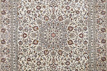 A Kashan carpet, c. 355 x 243 cm.