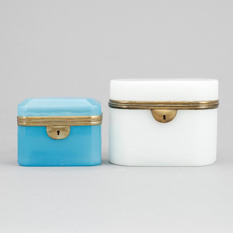 SKRIN, 2 st, opalinglas, 1800-tal.