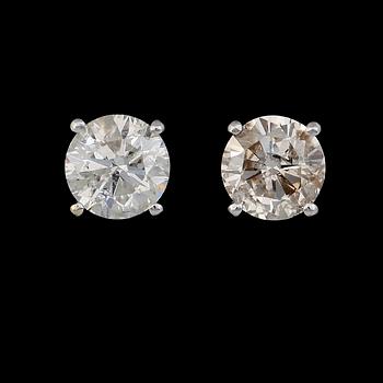 ÖRHÄNGEN, 1 par, 18K vitguld, briljantslipade diamanter tot ca 1.86 ct.
