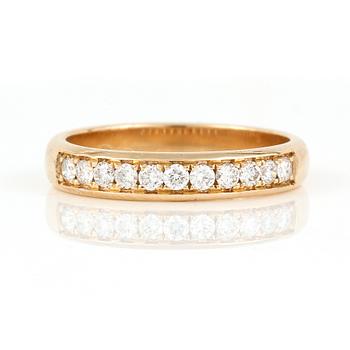 RING, 14K guld med briljantslipade diamanter tot ca 0,30 ct. Vikt 3,62 gram.