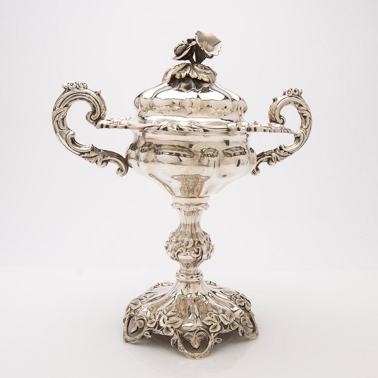 Sugar bowl with lid, silver, Christopher Creutz, Stockholm, 1857.