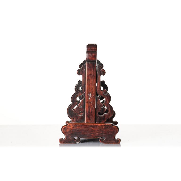 A carved Chinese hardwood stand for a table screen, Qing dynasty.