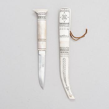 A horn knife / sami handicraft / duodji knife signed Anders Jonsson, second half of the 20th century.