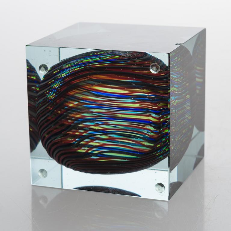 OIVA TOIKKA, A special glass cube, signed Oiva Toikka Nuutajärvi Notsjö -05.