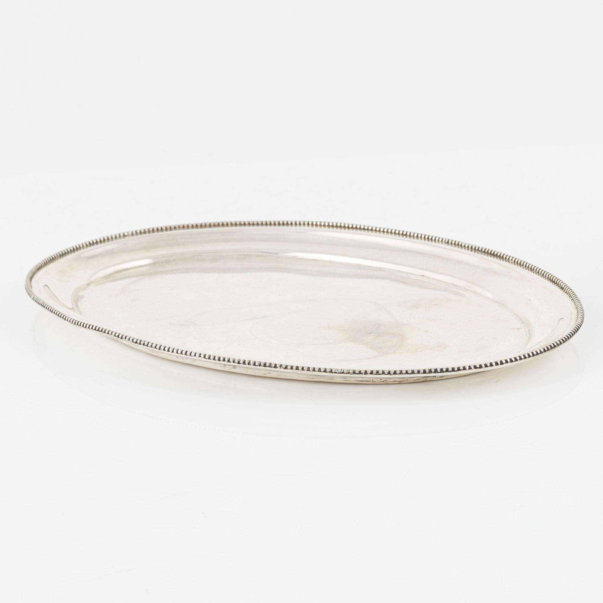 A silver bowl and a tray, including CG Hallberg, Stockholm, 1909.
