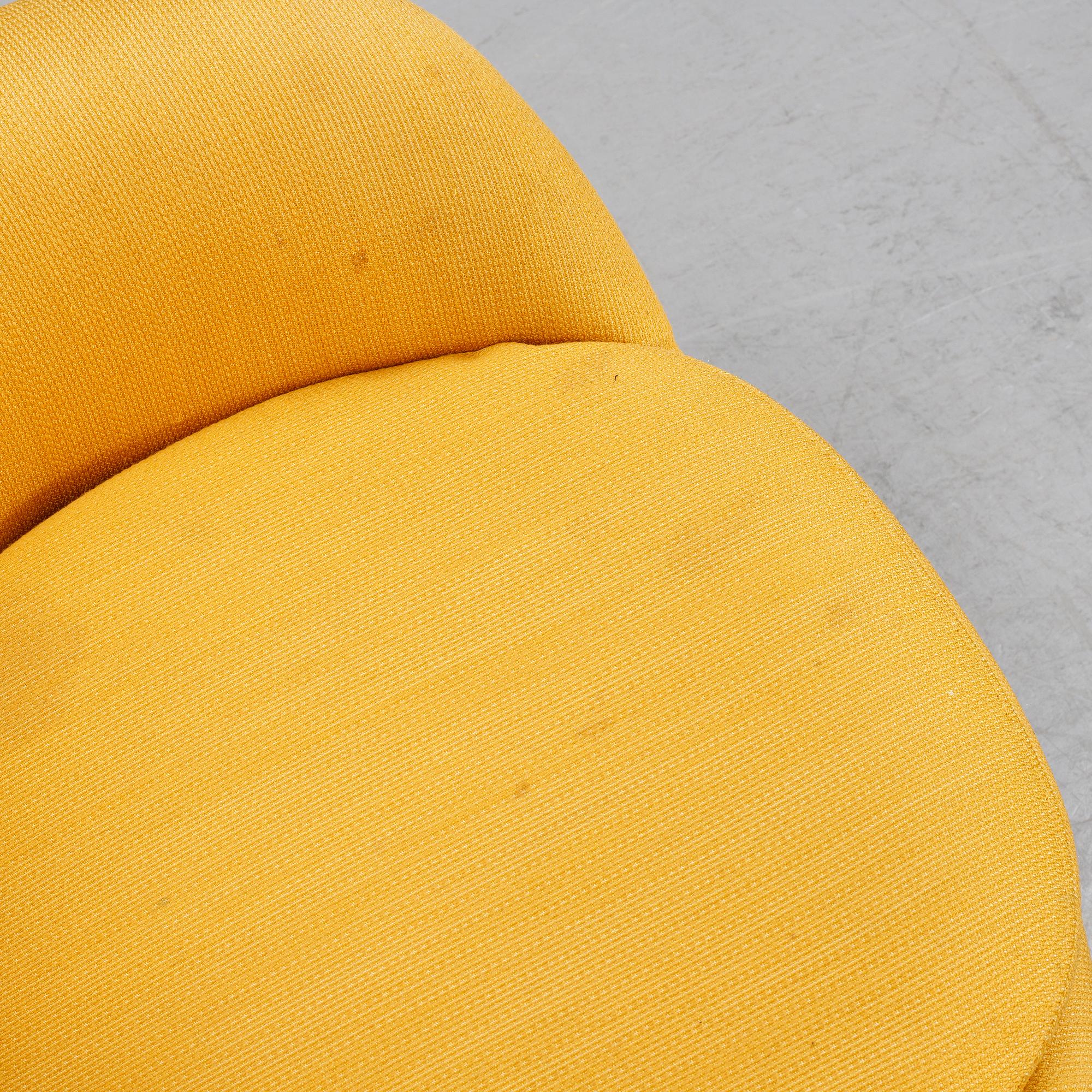 A mid 20th Century easy chair.